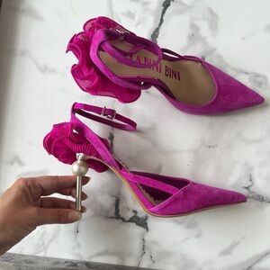 Sandals NEW Gianni Bini Bradley Fuchsia Suede Ruffle Pearl Pumps